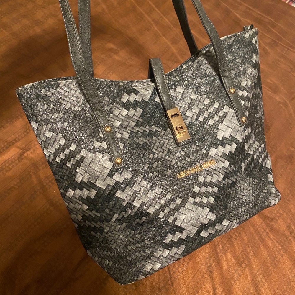 Tote - Picture 2 of 5